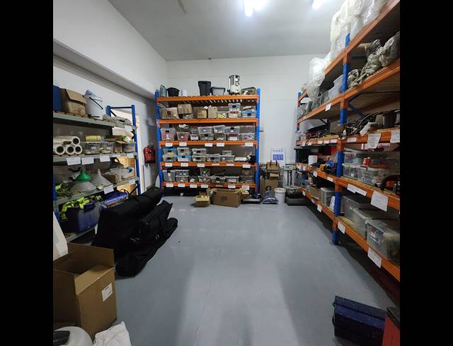 906M² WAREHOUSE TO LET IN GLEN ANIL